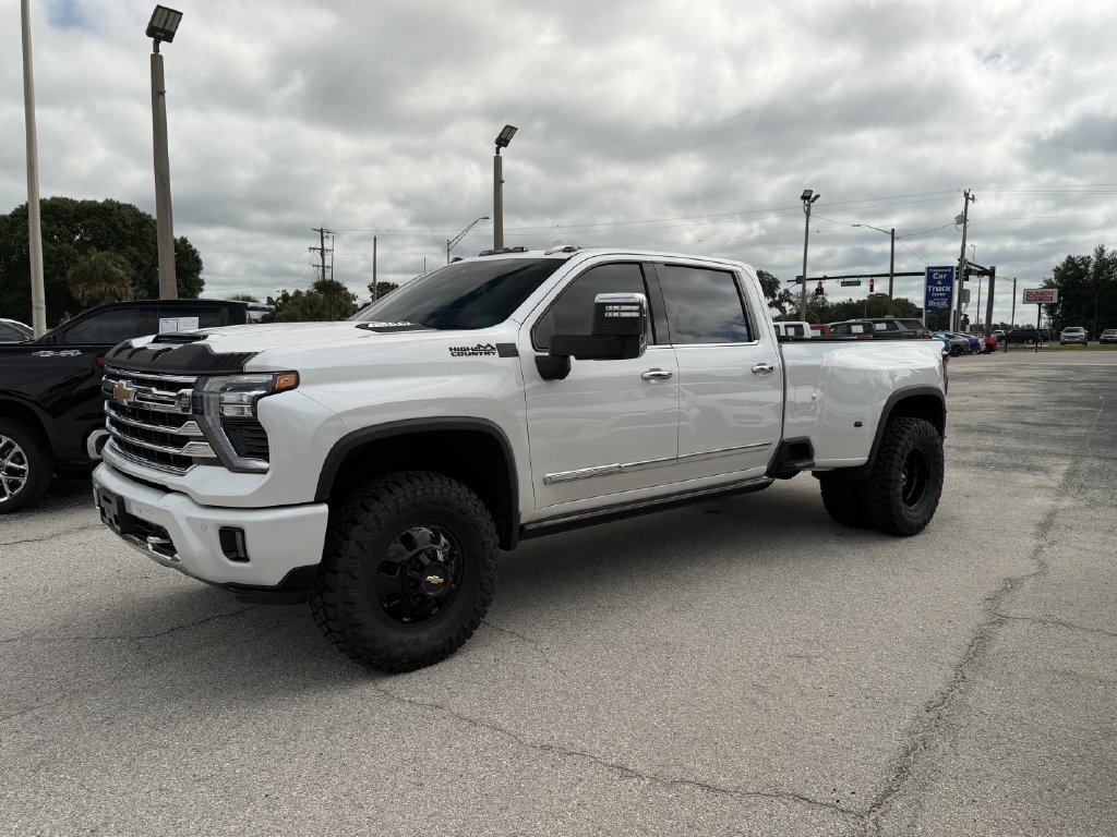 Used 2024 Chevrolet Silverado 3500 High Country w/ High Country Premium Package AWD/4WD image 9