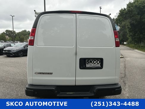 Used 2022 Chevrolet Express 2500 w/ Driver Convenience Package RWD image 4