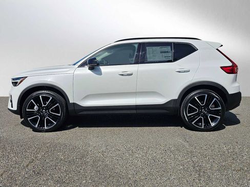 New 2025 Volvo XC40 B5 Ultra w/ Protection Package Premier image 4