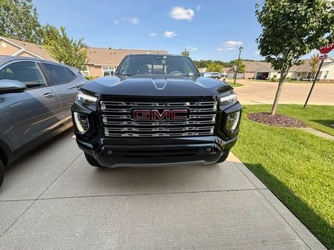 Used 2023 GMC Canyon Denali AWD/4WD image 2