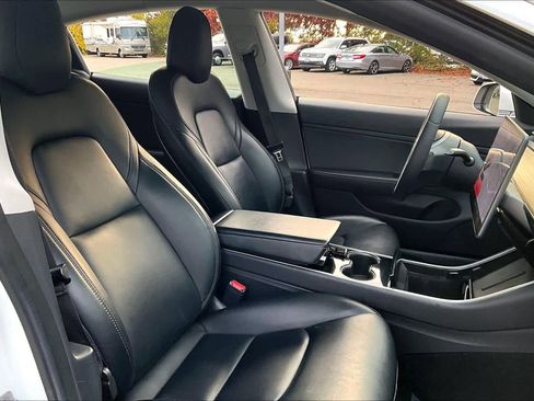 Used 2019 Tesla Model 3 Standard Range Plus image 8