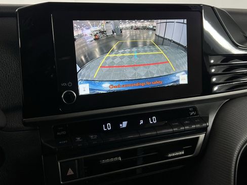 Used 2025 Toyota Camry SE image 16