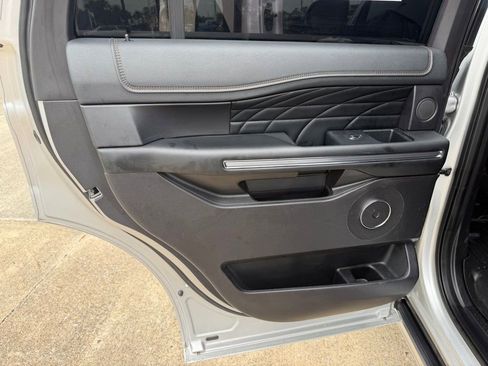 Used 2018 Ford Expedition Platinum RWD image 14