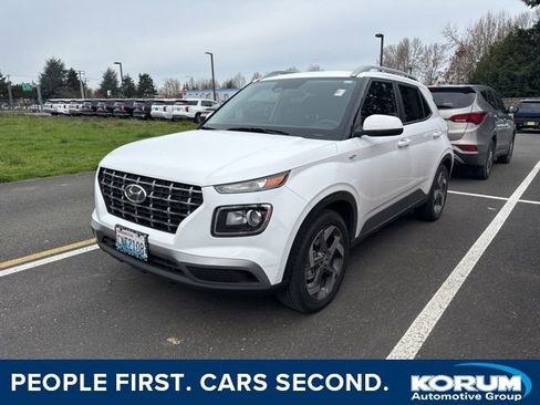 Used 2024 Hyundai Venue SEL image 1