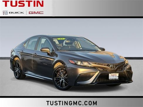 Used 2022 Toyota Camry SE image 1