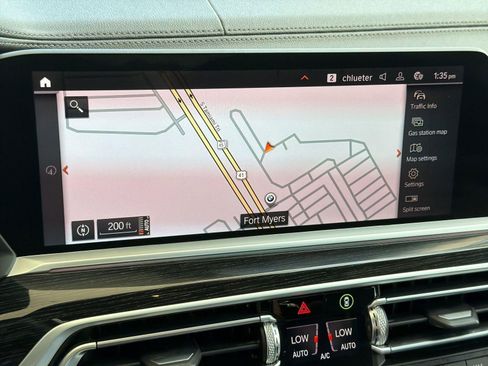 Used 2021 BMW X7 M50i w/ Dynamic Handling Package AWD/4WD image 25