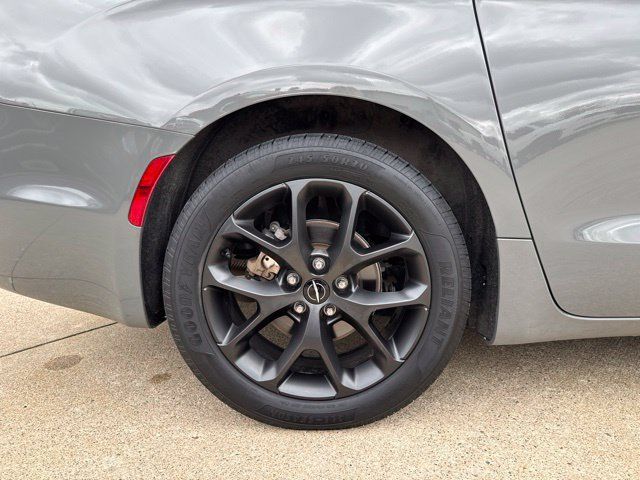 Used 2021 Chrysler Pacifica Touring w/ S Appearance Package FWD image 10