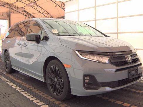 Used 2025 Honda Odyssey Sport-L image 3