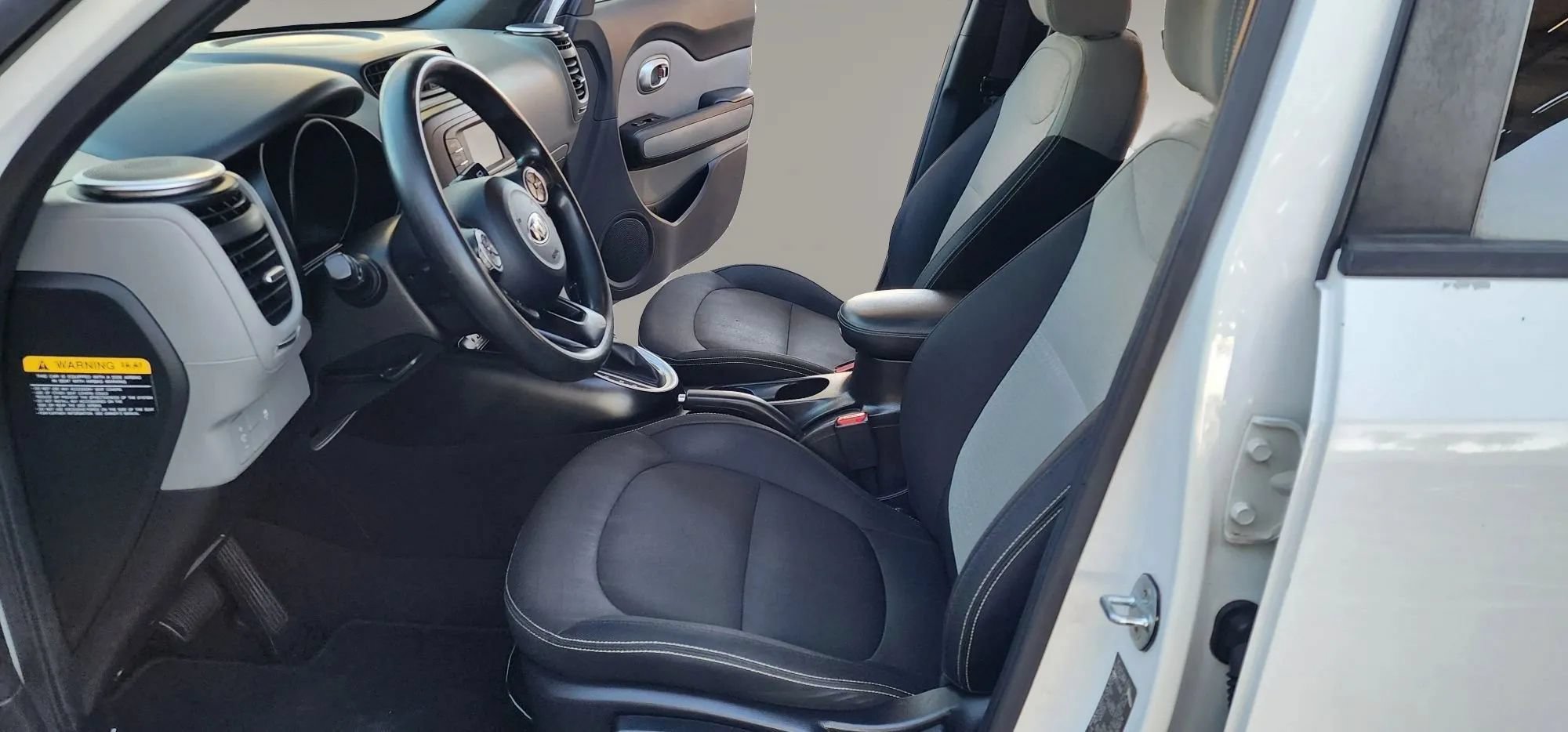 Used 2016 Kia Soul + FWD image 12