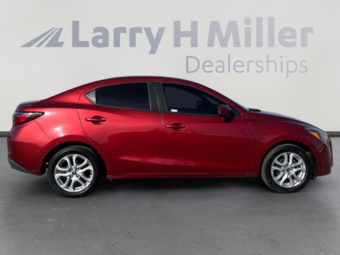 Used 2017 Toyota Yaris iA image 6