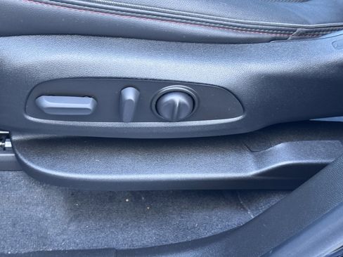 Used 2023 Chevrolet Traverse RS image 25