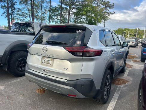 Used 2022 Nissan Rogue SV image 5