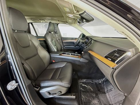 Certified 2024 Volvo XC90 T8 Plus image 31