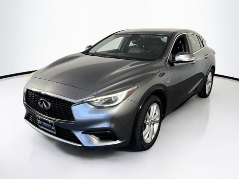 Used 2018 INFINITI QX30 w/ Cargo Package FWD image 3