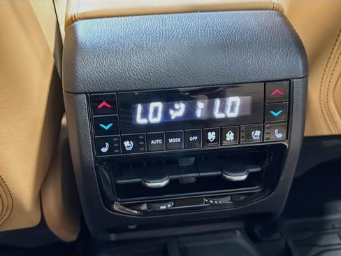 Used 2023 Jeep Grand Cherokee Summit AWD/4WD image 30