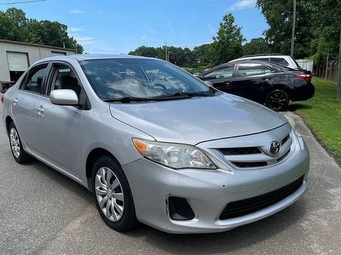 Used 2012 Toyota Corolla L FWD image 2