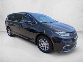 Used 2023 Chrysler Pacifica Touring-L FWD video 3