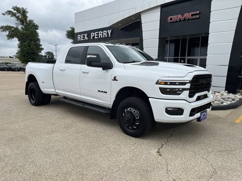 Used 2025 RAM 3500 Laramie AWD/4WD image 31