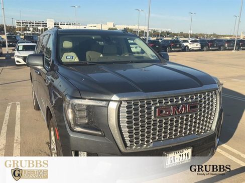 Used 2021 GMC Yukon XL Denali w/ Denali Premium Package image 2