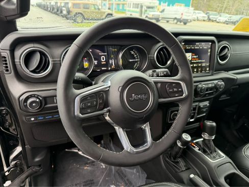 Used 2023 Jeep Wrangler Sahara w/ Cold Weather Group image 12