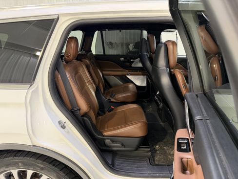 Used 2020 Lincoln Aviator Reserve w/ Equipment Group 201A AWD/4WD image 14