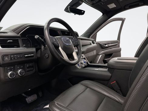 Used 2021 GMC Yukon Denali w/ Denali Premium Package image 10
