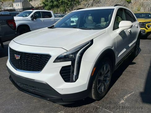 Used 2019 Cadillac XT4 Sport w/ Technology Package AWD/4WD image 4