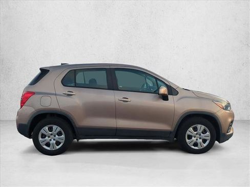Used 2018 Chevrolet Trax LS w/ LPO, Cargo Package image 4