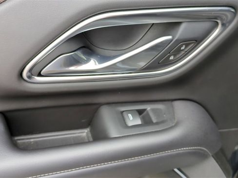 Used 2021 Chevrolet Suburban LT image 13