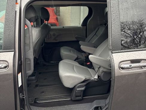 Used 2023 Toyota Sienna XLE image 13