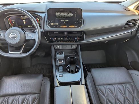 Used 2021 Nissan Rogue Platinum image 18