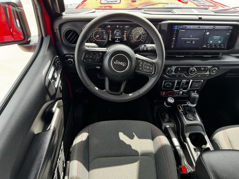 Used 2025 Jeep Wrangler Unlimited Rubicon AWD/4WD image 14