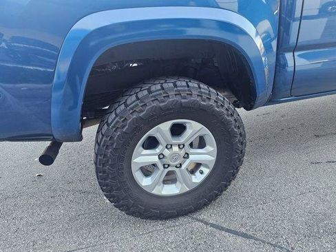 Used 2018 Toyota Tacoma SR5 AWD/4WD image 14