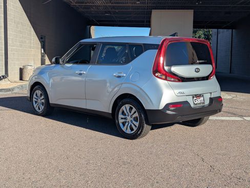 Used 2020 Kia Soul LX image 4