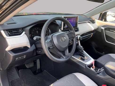 Used 2025 Toyota RAV4 XLE FWD image 17