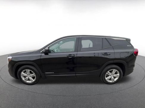 Used 2024 GMC Terrain SLE image 9