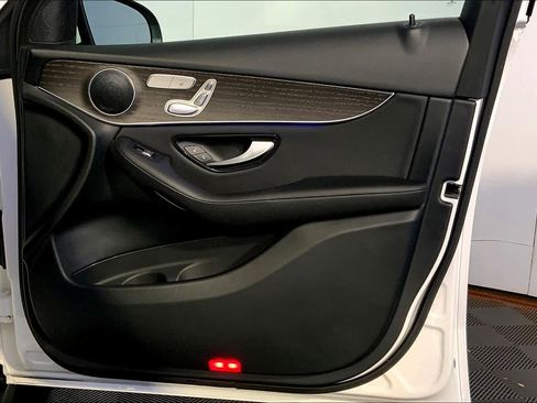 Used 2020 Mercedes-Benz GLC 300 4MATIC image 26