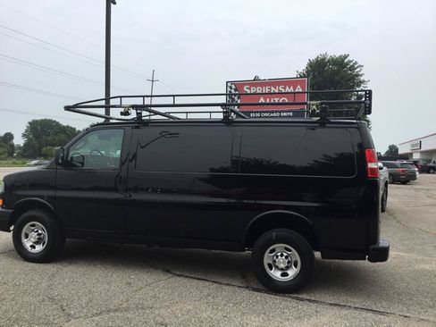 Used 2023 Chevrolet Express 2500 w/ Driver Convenience Package RWD image 10