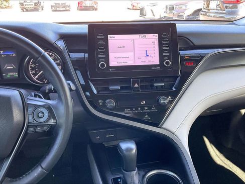 Used 2022 Toyota Camry SE image 6