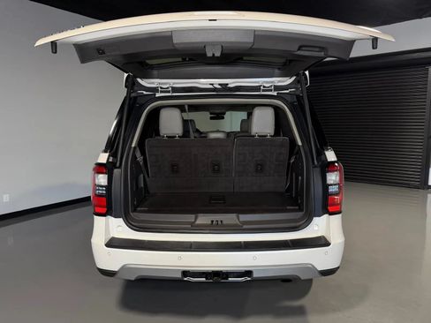 Used 2018 Ford Expedition Limited w/ Equipment Group 301A AWD/4WD image 12