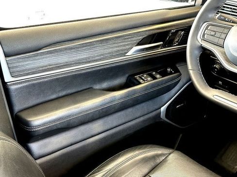 Used 2024 Jeep Wagoneer L Series II w/ Flexible Seating Group RWD image 26