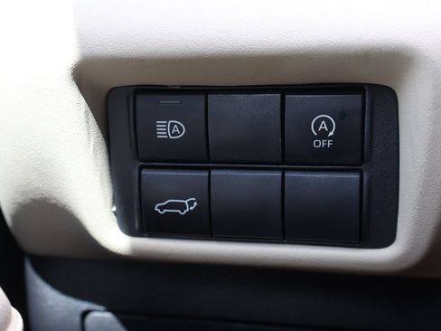 Used 2023 Toyota Highlander XLE FWD image 36