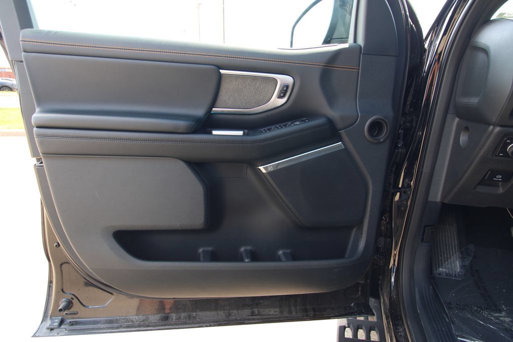 Used 2025 Ford Expedition Tremor AWD/4WD image 40