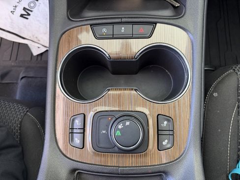 Used 2023 GMC Acadia SLE w/ Driver Convenience Package image 32