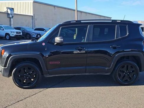 Used 2018 Jeep Renegade Trailhawk w/ UConnect 8.4 Nav Group image 9