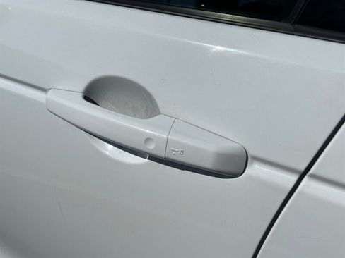 Used 2020 Land Rover Discovery Sport image 15