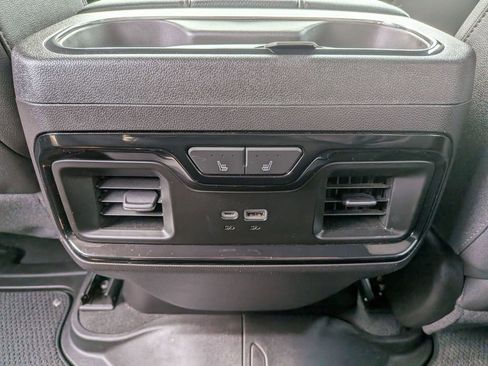 Used 2024 GMC Sierra 1500 AT4 w/ Technology Package AWD/4WD image 33