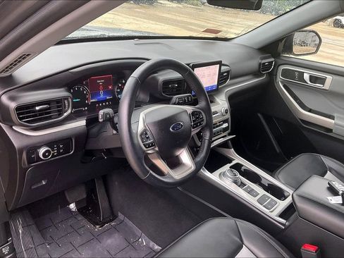 Used 2023 Ford Explorer XLT w/ Equipment Group 202A RWD image 13
