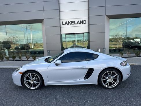 Used 2024 Porsche 718 Cayman image 5