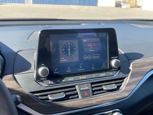 Used 2025 Nissan Altima 2.5 SV image 21